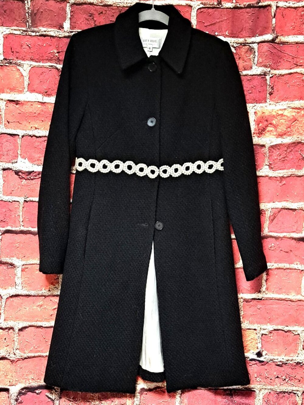 NICE LADIES BLACK WINTER COAT W FAUX PEARL DESIGN BELT BY SKIRTING AROUND SZ 6